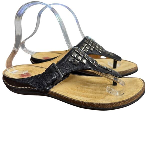 Clarks Unstructured Undrizzle Studded Leather Thongs Comfort Sandals Shoes 7.5 - Picture 1 of 16
